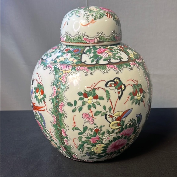 Green and White Ceramic Art Ginger Jar with Floral Motifs - Picture 4 of 16